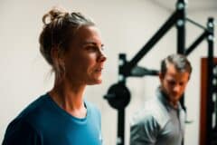 Vrouw krijgt personal training - Joeri Zwart